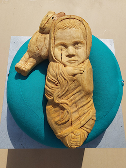 תינוק עם דובי פיסול ידני בעץ 12X22X33 Nitsan Nevian- Baby With A Teddy Bear