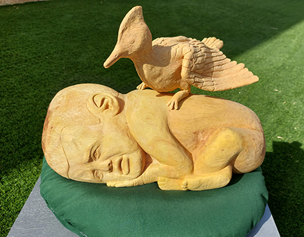 תינוק עם נקר פיסול ידני בעץ+ קרמיקה 29X26X41 Nitsan Nevian- Baby With A Woodpecker