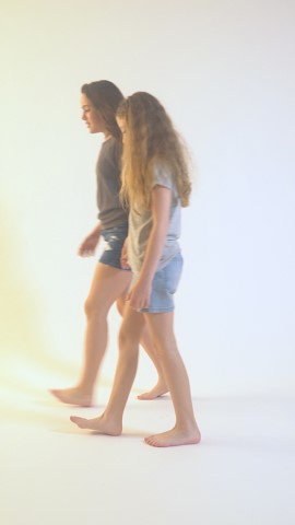 נועה תמיר, With Out, וידאו, הקרנה על קיר.